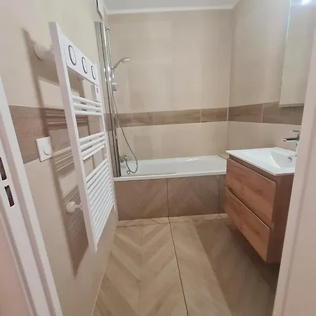 2 Pieces Centre Station Apartment